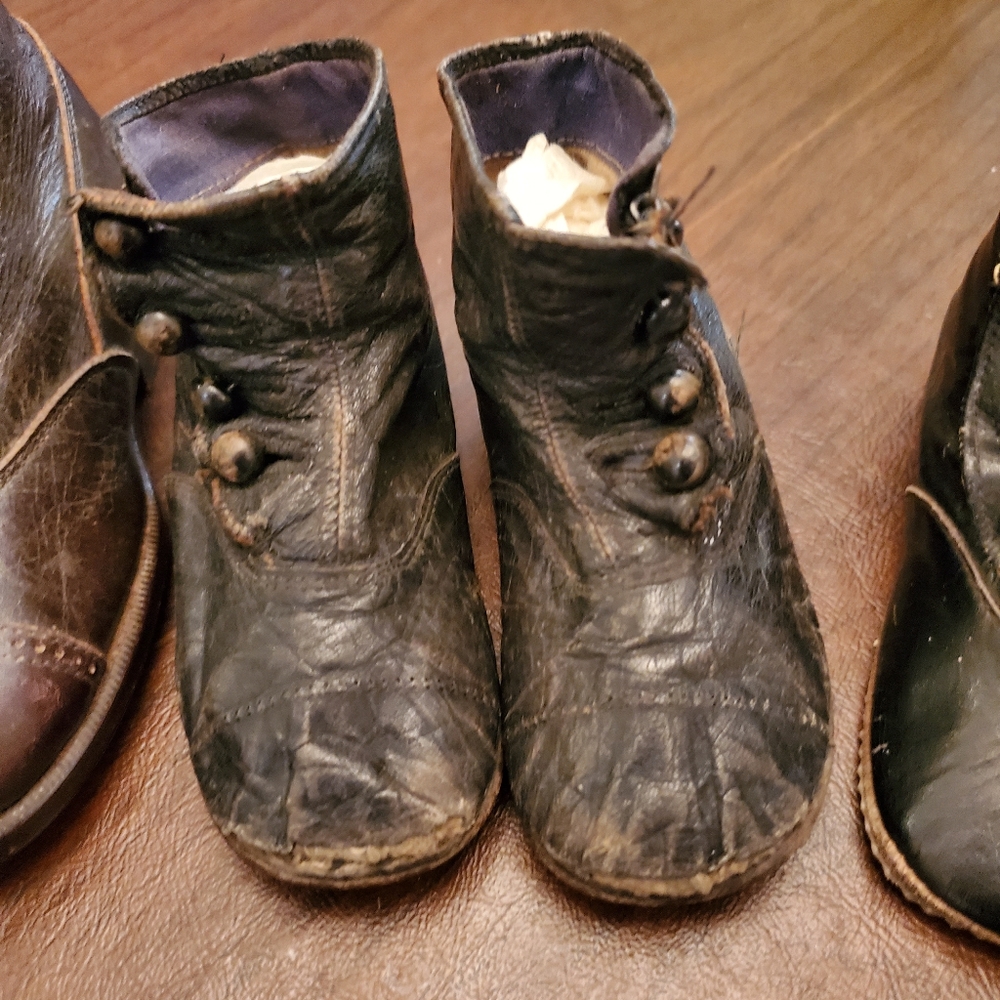 5 pair of vintage children's shoes.